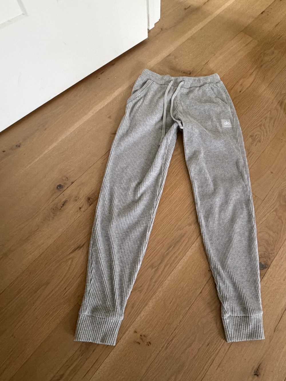 Alo Yoga Muse Ribbed GRAY Jogger Pants Women xs xsmall - Picture 9 of 11